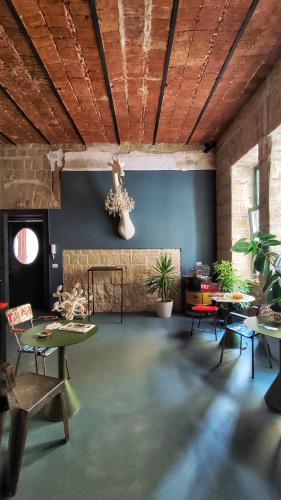 Ruang duduk di Magma Home - Rooms & Roof