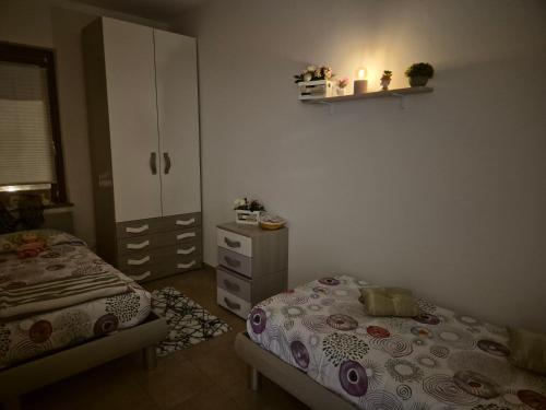 Postel nebo postele na pokoji v ubytování villetta giulia fronte mare