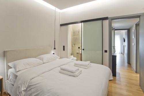 Stylish Ilisia Stay Luxury Fully Reno 2BR, 2BA Apt