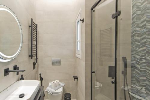 Stylish Ilisia Stay Luxury Fully Reno 2BR, 2BA Apt