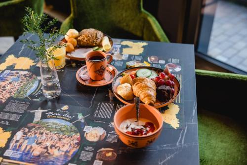 a table topped with plates of food and cups of coffee at Rioca Frankfurt Posto 7 in Frankfurt