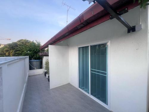 Balkoni atau teres di Na Kluea Pool villa