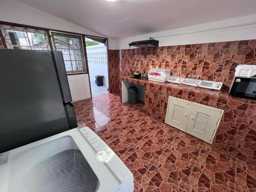 Dapur atau dapur kecil di Na Kluea Pool villa