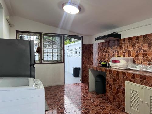 Dapur atau dapur kecil di Na Kluea Pool villa