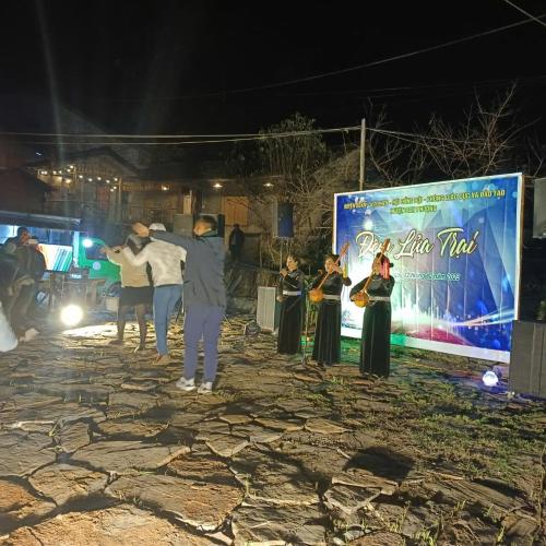 Επισκέπτες που μένουν στο Quang Thuận Bản Giốc Homestay