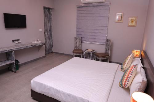 Televisyen dan/atau pusat hiburan di RAJA KA BAGH - A Boutique Hotel