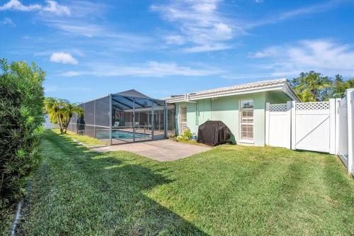 Vườn quanh The Crown House 4b Pool Home 6 mins to IR Beach