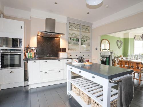 Dapur atau dapur kecil di Llwyn Onn 2 bed