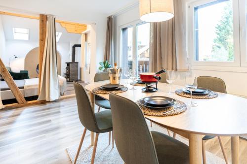a dining room with a table and chairs at Bellevue & Classy Mountain View apartment in Kandersteg