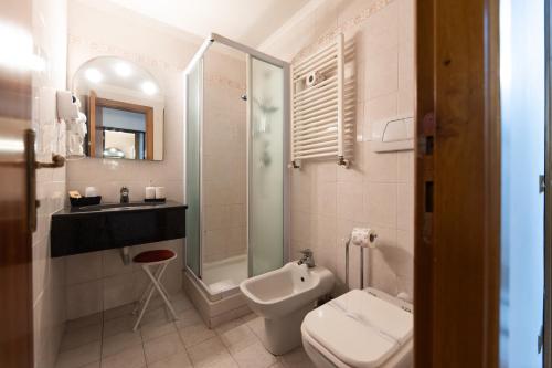 Koupelna v ubytování Hotel Max