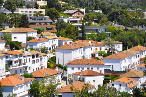 Vacation house with garden in the foothills