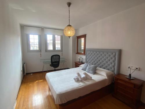 Un pat sau paturi într-o cameră la Duplex Centro - calle Corrida
