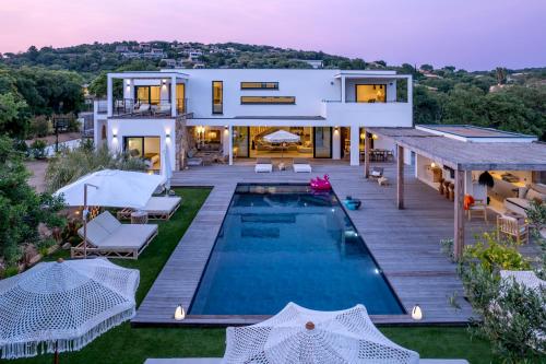 Villa Bambou 12 pers piscine chauffée 10 minutes à pieds plage