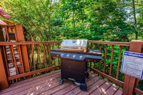 Balkoni atau teres di Mountain Overlook Way Cabin 3403