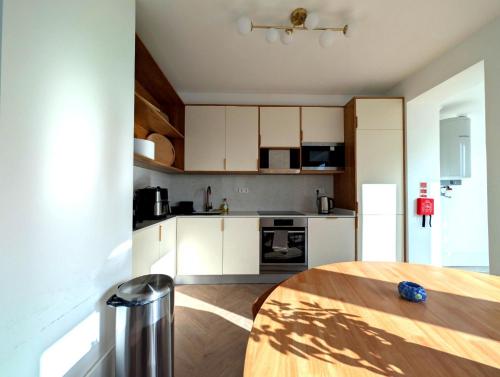dvnest - Premium 1BR Apartment Designed for Remote Work