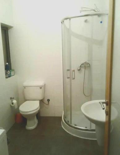 Un baño de Excellent location bright sliema tigne apartment