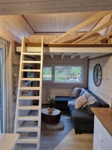 a loft bed in a tiny house at Tiny housse serenity avec jacuzzi in Tinlot