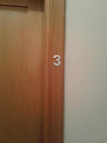 Una puerta con el número tres. en Excellent location bright sliema tigne apartment, en Sliema