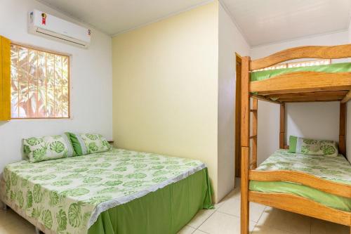 a bedroom with two bunk beds and a window at Casa c/ Piscina-4 Quartos-Barra de Catuama-SH101M in Ponta do Funil