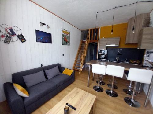 Studio rénové au pied des pistes, idéal pour 4 pers, avec WiFi, animaux acceptés, casier à skis inclus - FR-1-787-54