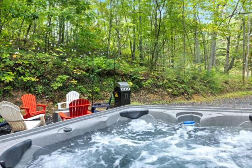Foto dalla galleria di 2 Modern Cabins Hot Tub, Fire Pit, Grill, & Wifi a New Market