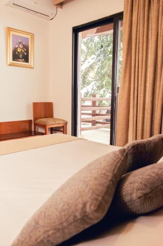 Gallery image of Merab Hotel in Kfardebian