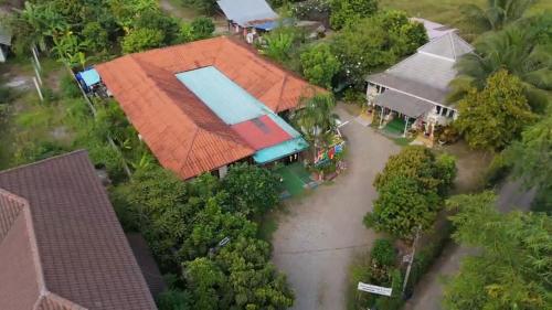 Taman di luar BaanlungchuHomestay&Cafe