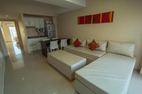 a living room with a couch and a table at Isi Baires Alquiler Temporario in Buenos Aires