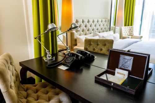 Postel nebo postele na pokoji v ubytování Hotel Zoo Berlin