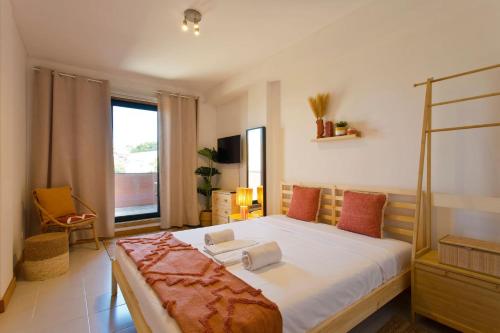 Aposentus - Contemporary Comfort