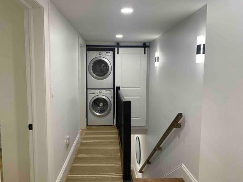 Φωτογραφία από το άλμπουμ του Luxury - King Bed - Downtown σε Σάρλοτταουν