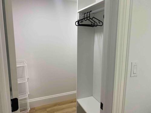 Φωτογραφία από το άλμπουμ του Luxury - King Bed - Downtown σε Σάρλοτταουν