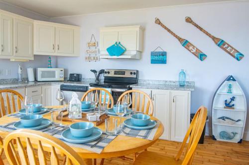 Galeriebild der Unterkunft Waterfront Cottage beach access in Stratford