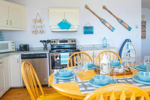 Galeriebild der Unterkunft Waterfront Cottage beach access in Stratford