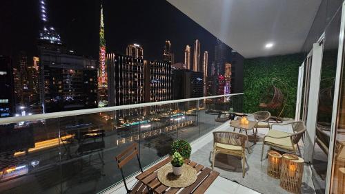 japanDXB Burj Khalifa view - 4min Dubai Mall