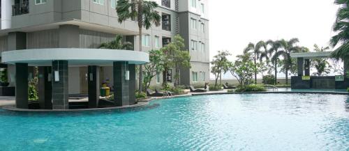 Πισίνα στο ή κοντά στο Stunning Comfy Spacious Apartment at the Heart of Jakarta