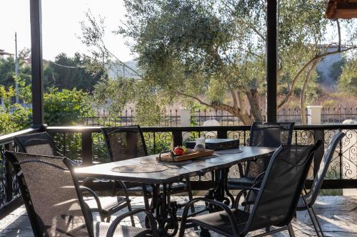 Balkoni atau teres di Villa Joy