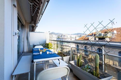 LE FRANCIA II AP4197 By RIVIERA HOLIDAY HOMES