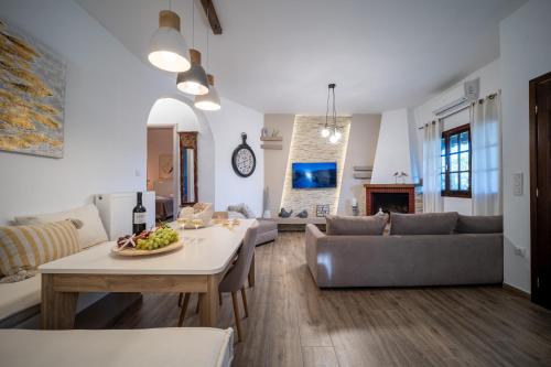 Ruang duduk di Villa Joy
