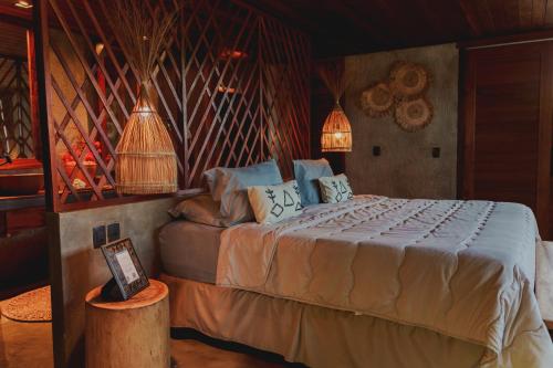 a bedroom with a large bed in a room at Aloha Village Hotel in Icaraí