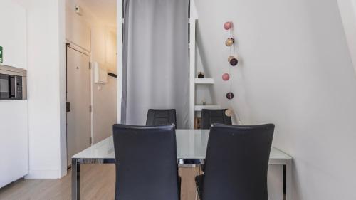 Classic Topfloor Apartment by LovelyStay