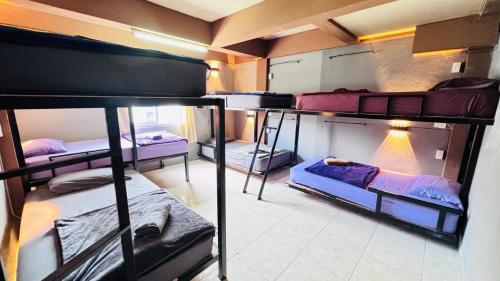 Postel nebo postele na pokoji v ubytování Stay At Moon Hostel Haad Rin