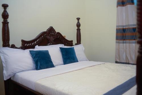 Una cama o camas en una habitación de Chabrees Residence