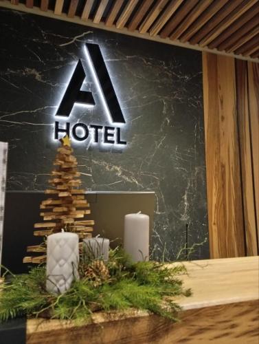 Certificado, premio, señal o documento que está expuesto en A Hotel by Apartel