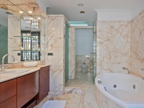 Vannituba majutusasutuses Habitas Stay Barcelona