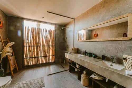 Vannituba majutusasutuses Villa - Piscine chauffée sur demande et gouvernante