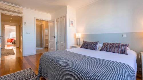 Stylish Apartment with Parking by LovelyStay