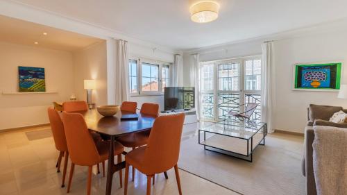Stylish Apartment with Parking by LovelyStay