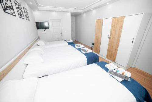 Ένα ή περισσότερα κρεβάτια σε δωμάτιο στο HOTEL MARMARA