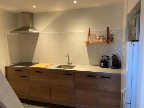 Kuchyň nebo kuchyňský kout v ubytování Valley View 3 Atmospheric 5 person holiday home near Valkenburg